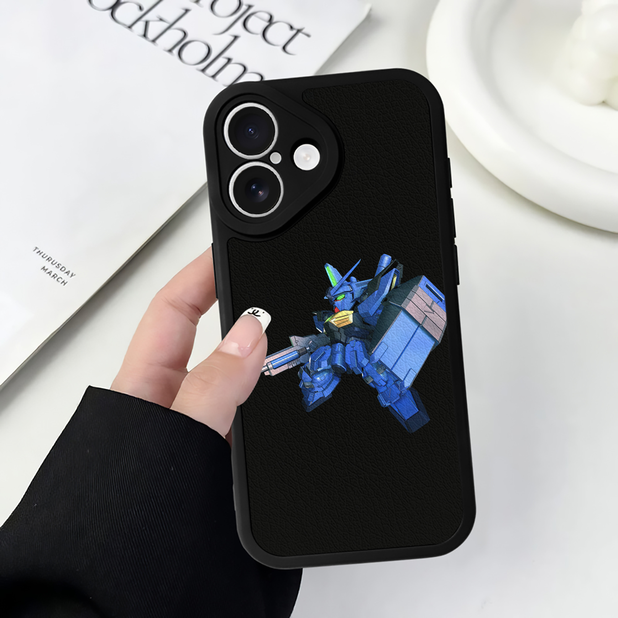 （画像用） 機動戦士ガンダム Mobile Suit Gundam 【iPhone 16シリーズ対応】シリコンスマホケース（レザー調） 材質：シリコン